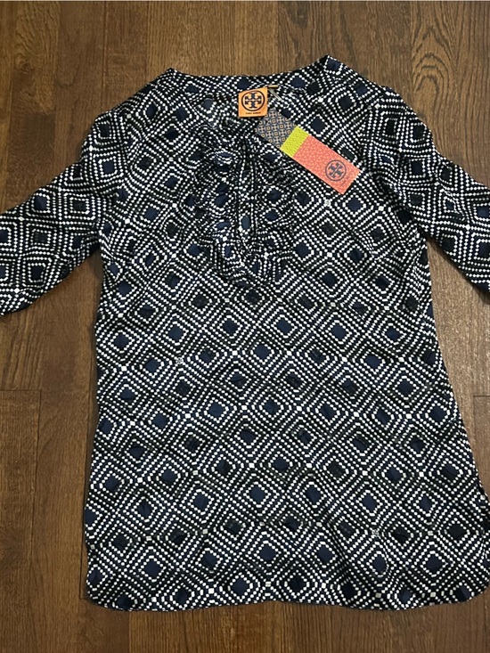 Tory Burch Tops - Tory Burch Geometric Print Silk Blend Blouse Size 0 NWT